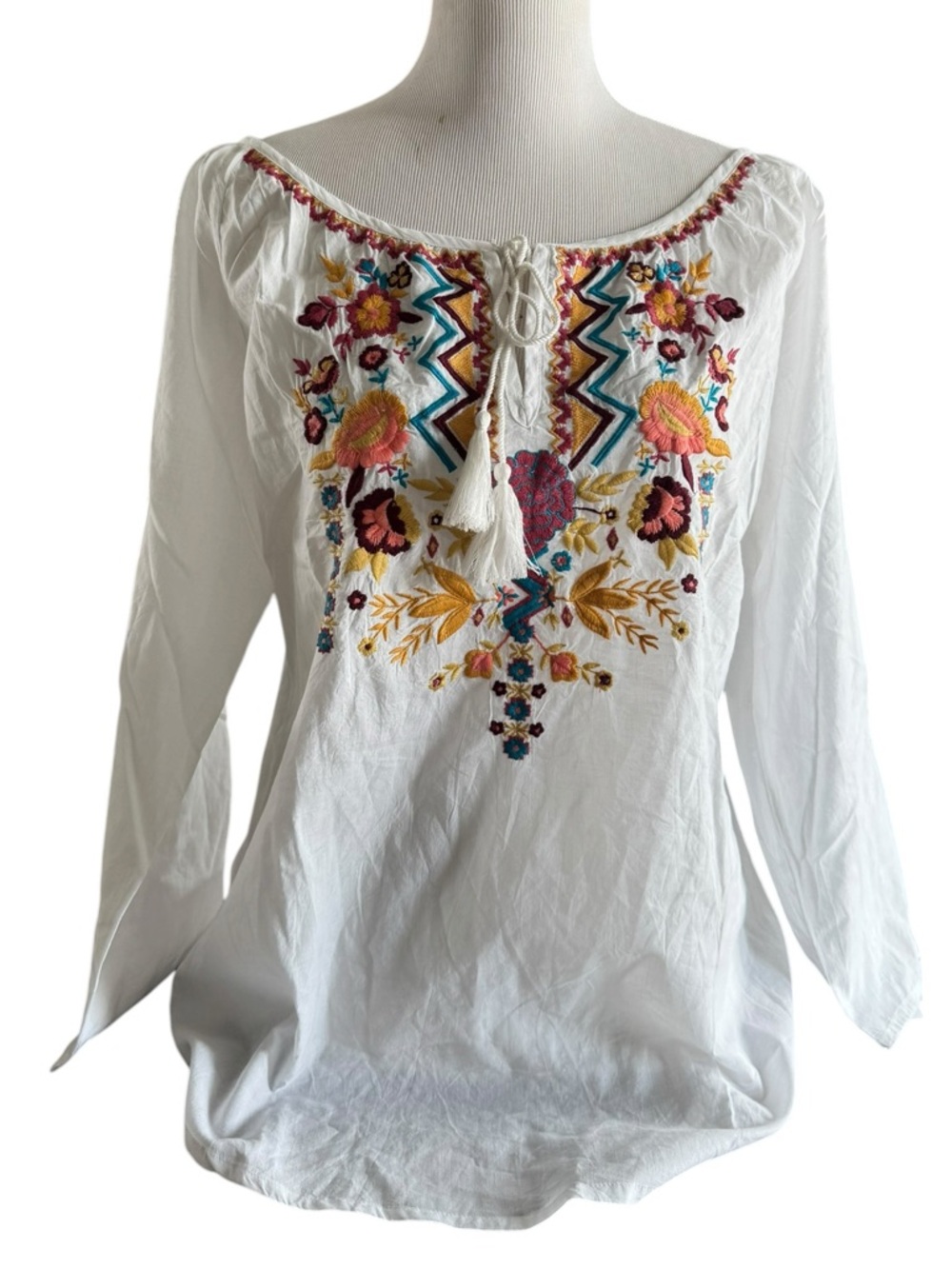 NWT Magazine bohemian White Embroidered Peasant Blouse with Tassel Tie Size M